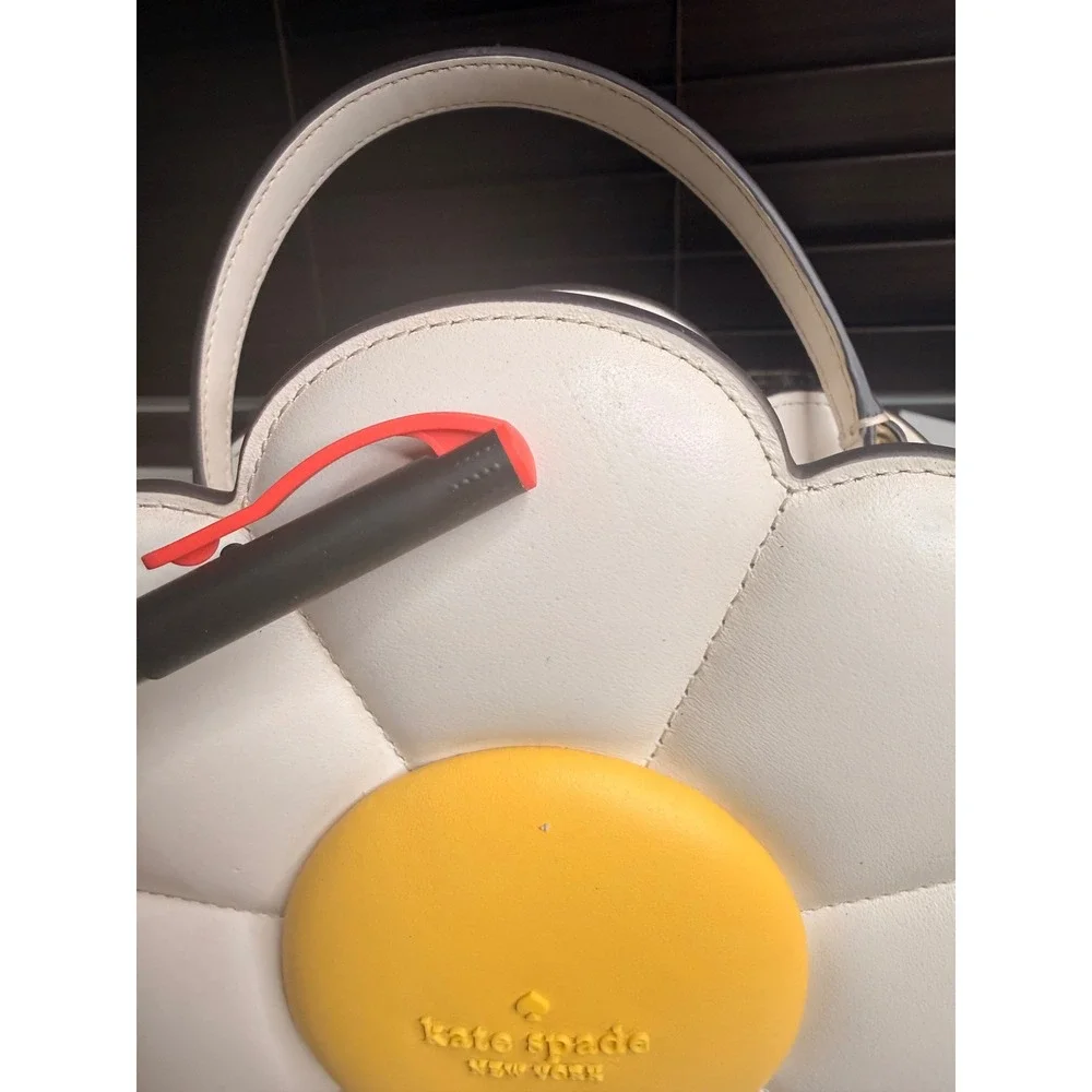 Kate Spade Day Tripper 3D Daisy Top Handle Bag White Yellow Flower Purse